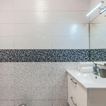 2 Bedroom Playa De Americas Apartment *