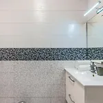 2 Bedroom Playa De Americas Апартаменты *