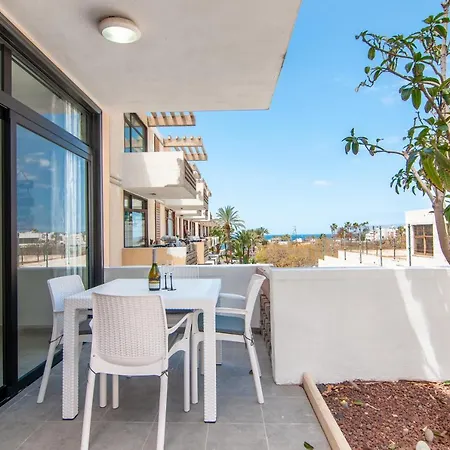 2 Bedroom Playa De Americas Апартаменты *