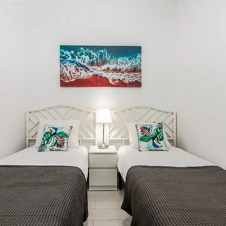 2 Bedroom Playa De Americas Апартаменты